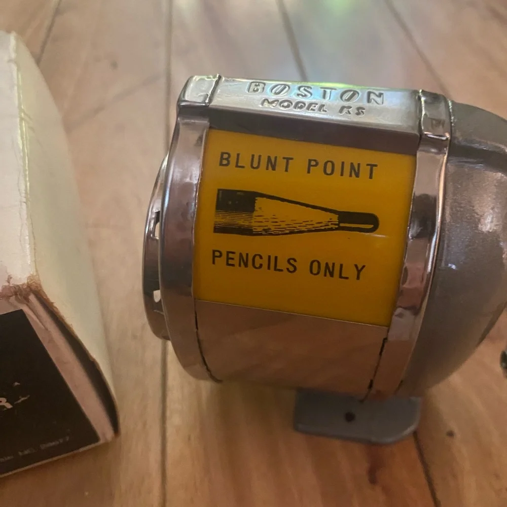 KS1033 Boston Blunt Point Pencil Sharpener - Gray